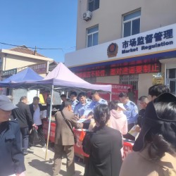 民警趕大集，宣傳零距離